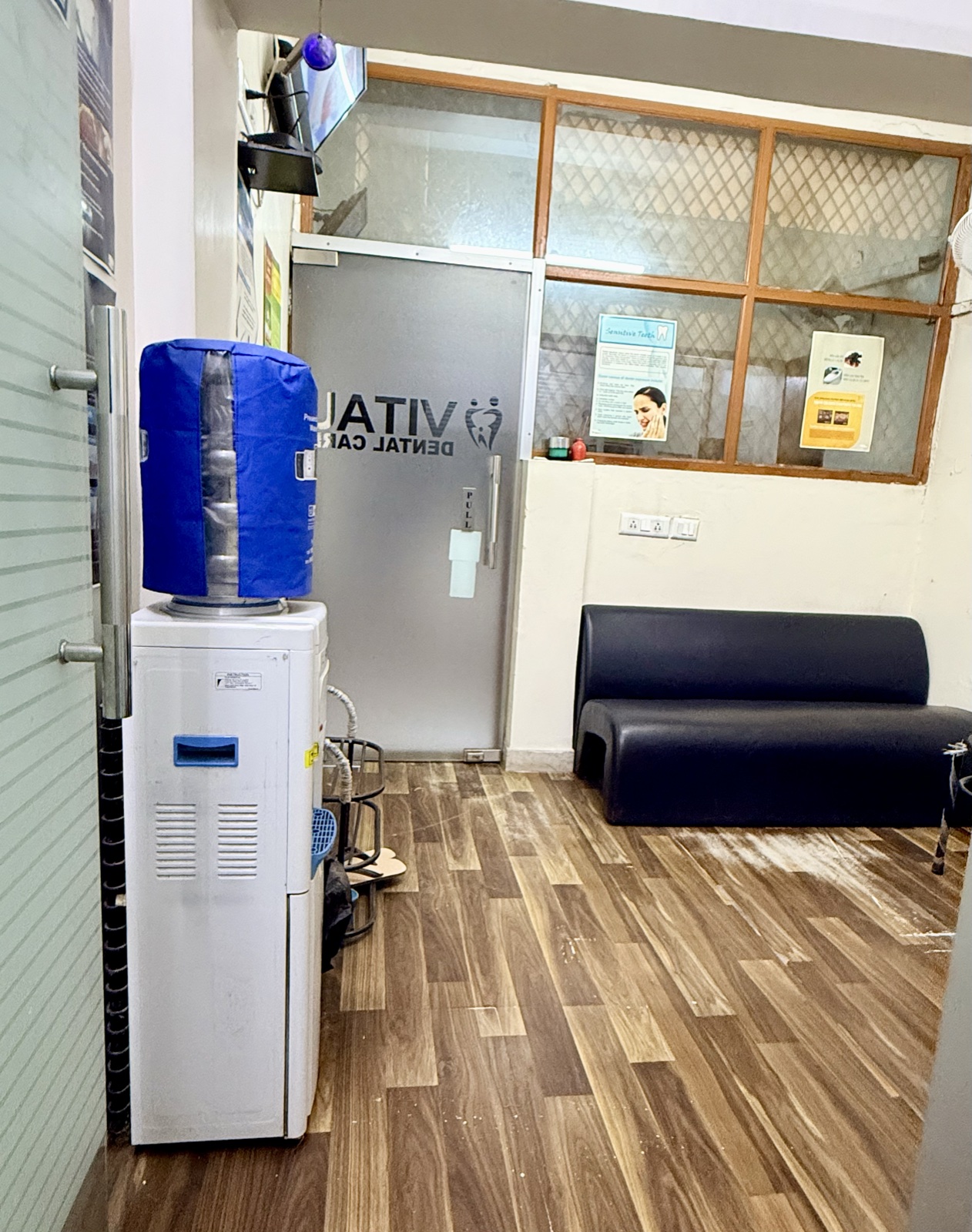 Dwarka Clinic Front Reception & Counter