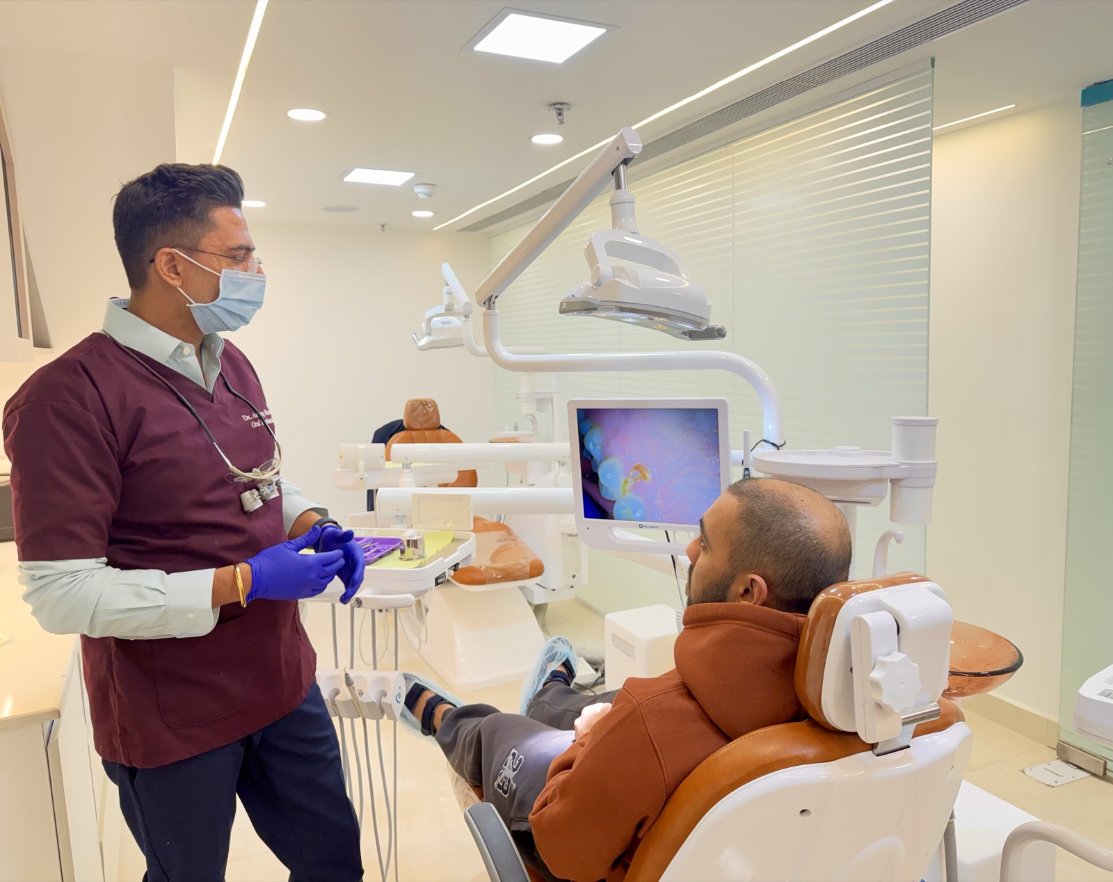Best Dentist And Dental Clinic In Dwarka & Gurugram - Dr. Anurag Khandelwal In Operatory
